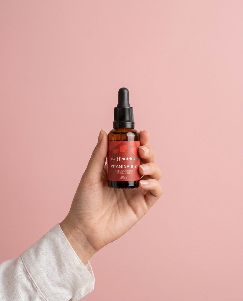 Vitamina B12 na mão